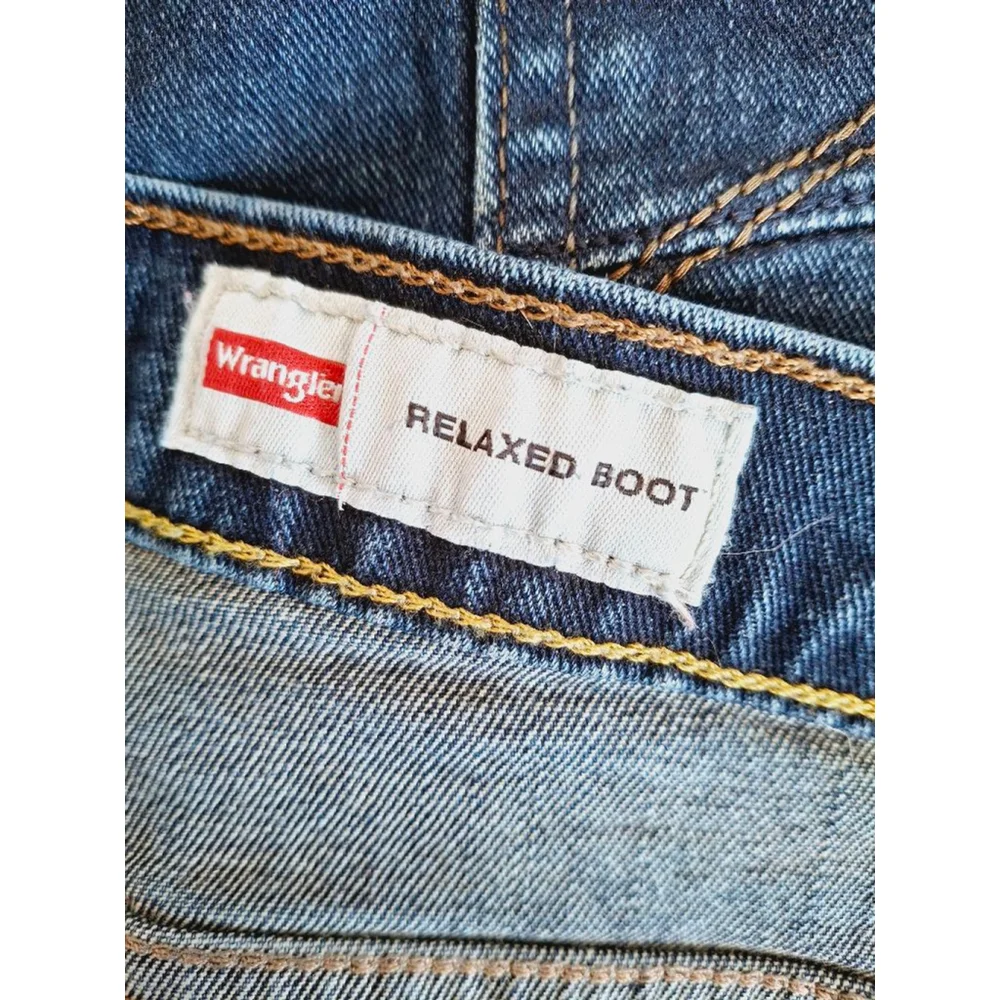 Men's Wrangler Relaxed Boot Jeans Size 42x32 Blue - Picture 4 of 5